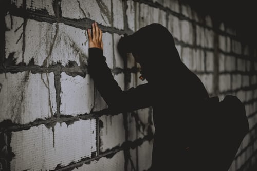 女方父母不同意的愛情該堅(jiān)持嗎?