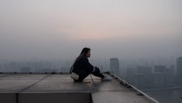 是將對方手機歸還，還是選擇相信對方？